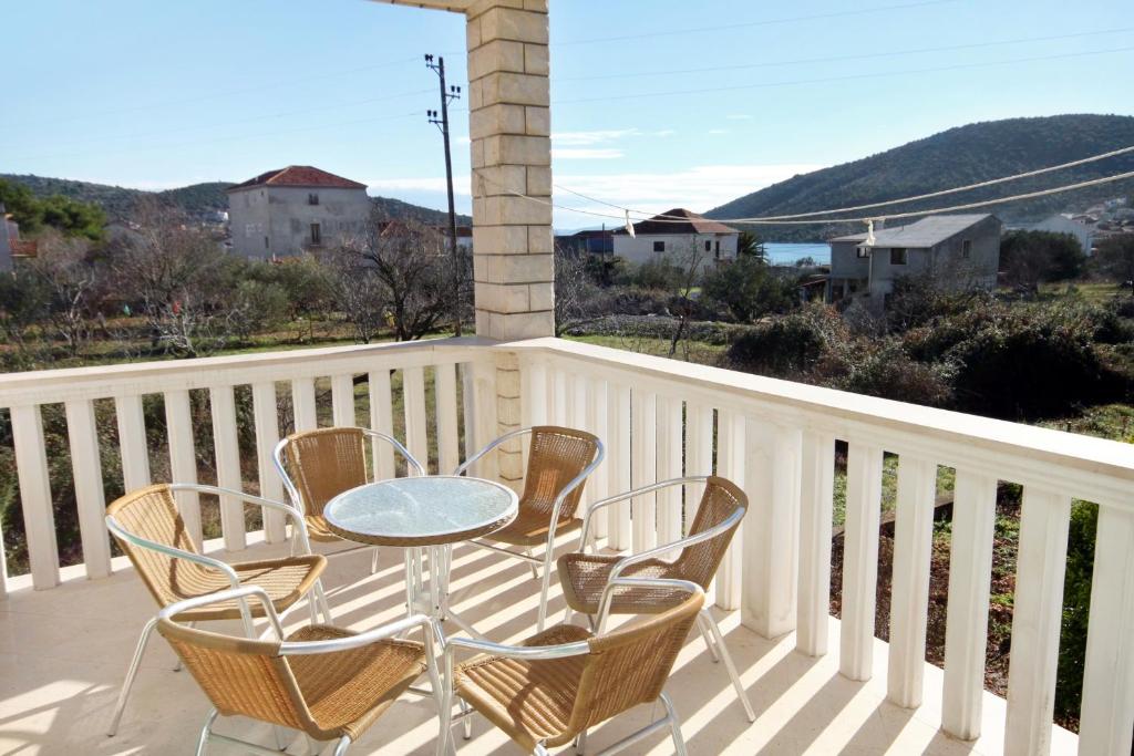 Fotografia z galérie ubytovania Apartments with a parking space Vinisce, Trogir - 5978 v destinácii Vinišće