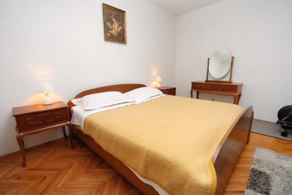 Fotografia z galérie ubytovania Apartments with a parking space Omis - 5989 v Omise