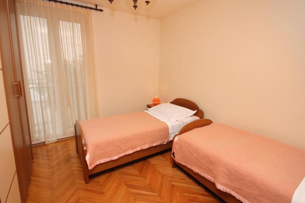 Fotografia z galérie ubytovania Apartments with a parking space Omis - 5989 v Omise