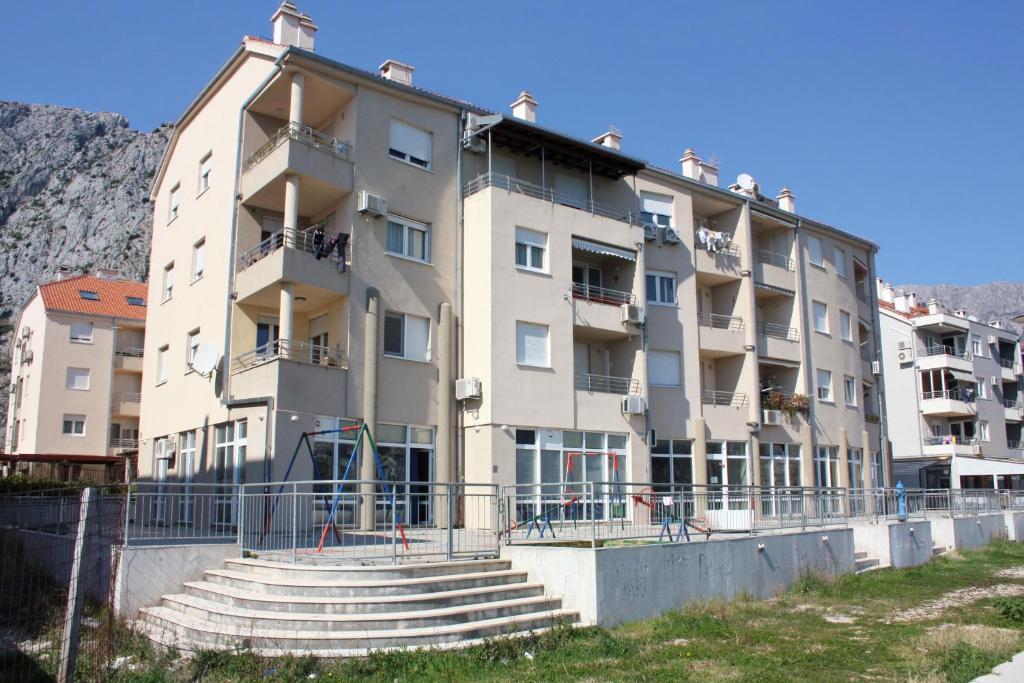 Budova, v ktorej sa apartmán nachádza