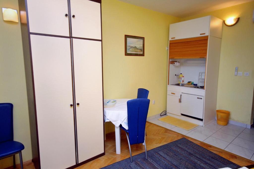 Fotografie z fotogalerie ubytování Apartments by the sea Lokva Rogoznica, Omis - 6004 v destinaci Lokva Rogoznica