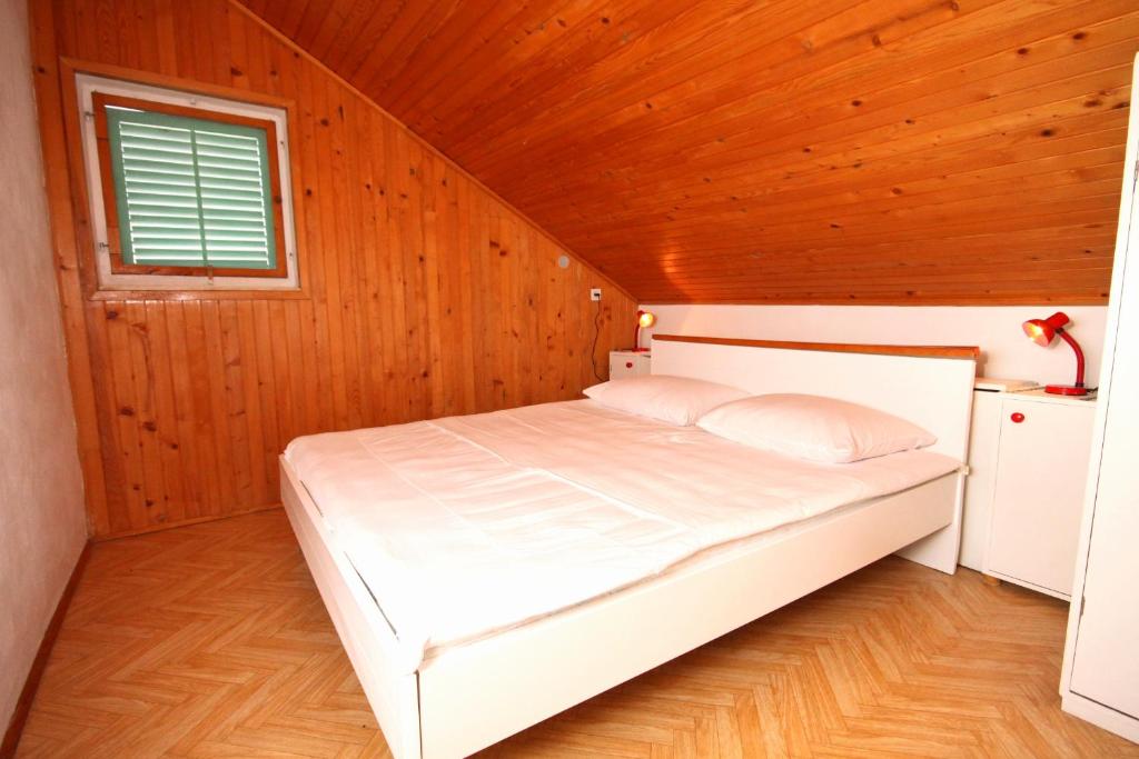 Apartments by the sea Businci, Ciovo - 6012 - Two-Bedroom Apartment With Terrace And Sea View