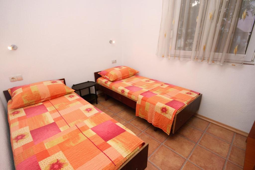 Postel nebo postele na pokoji v ubytování Apartments with a parking space Podaca, Makarska - 6050