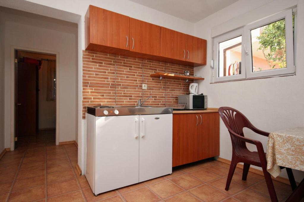 Kuchyň nebo kuchyňský kout v ubytování Apartments with a parking space Podaca, Makarska - 6050