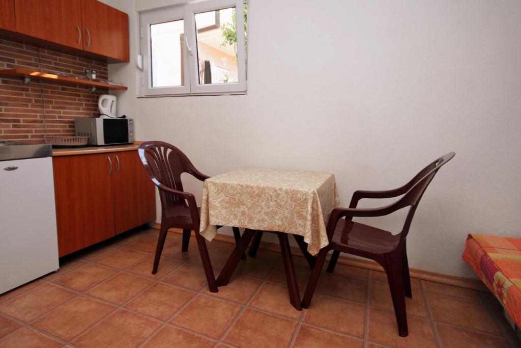 Kuchyň nebo kuchyňský kout v ubytování Apartments with a parking space Podaca, Makarska - 6050