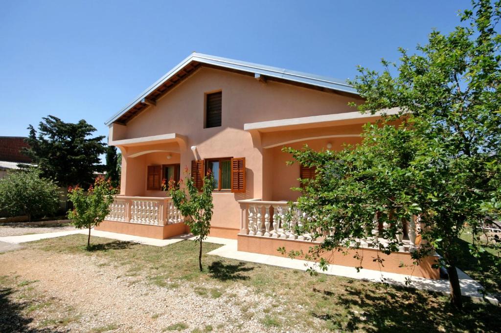 Budova, v ktorej sa apartmán nachádza