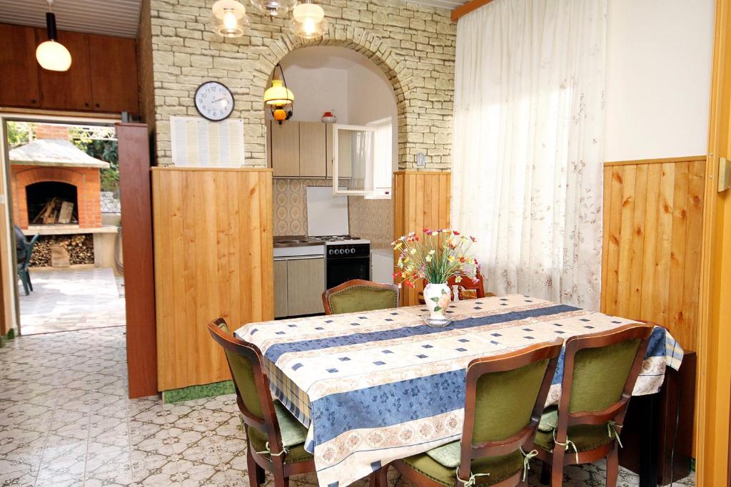 Fotografie z fotogalerie ubytování Apartments by the sea Arbanija, Ciovo - 6062 v Trogiru