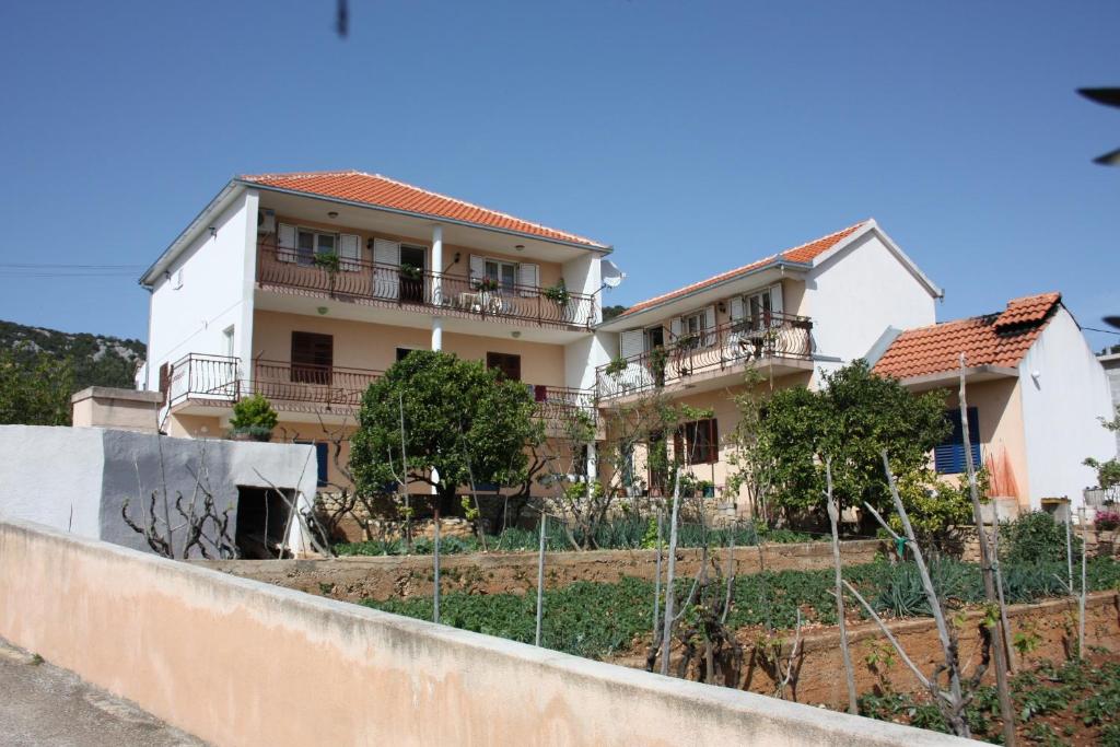 Budova, v ktorej sa apartmán nachádza
