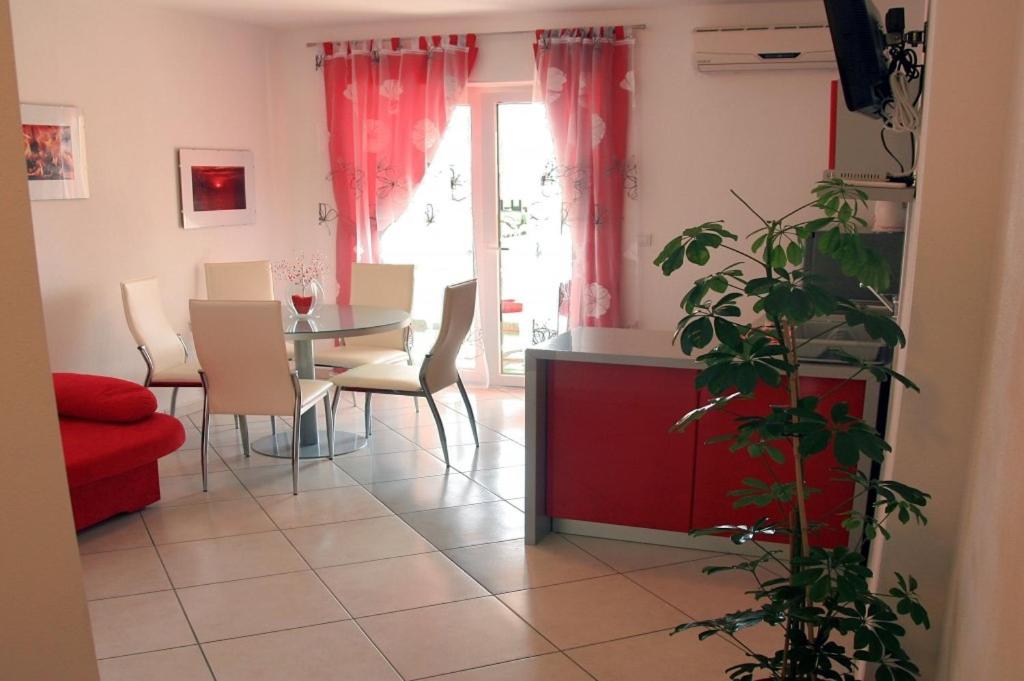 Posedenie v ubytovaní Apartments and rooms by the sea Tucepi, Makarska - 6058