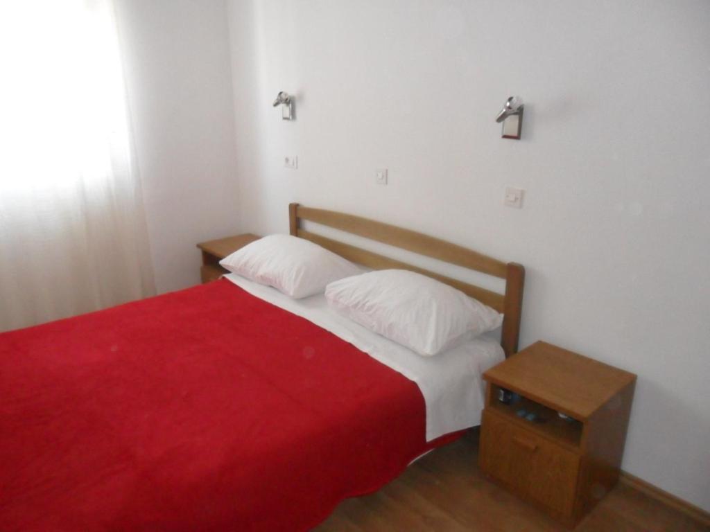 Posteľ alebo postele v izbe v ubytovaní Apartments with a parking space Ljubac, Zadar - 6141