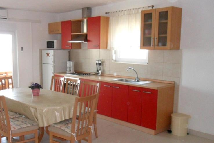 Kuchyňa alebo kuchynka v ubytovaní Apartments with a parking space Ljubac, Zadar - 6141