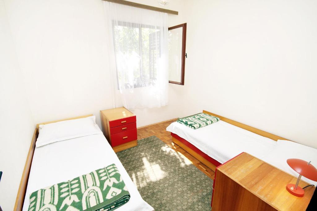 Zdjęcie z galerii obiektu Apartments with a parking space Sabunike, Zadar - 6127 w mieście Privlaka