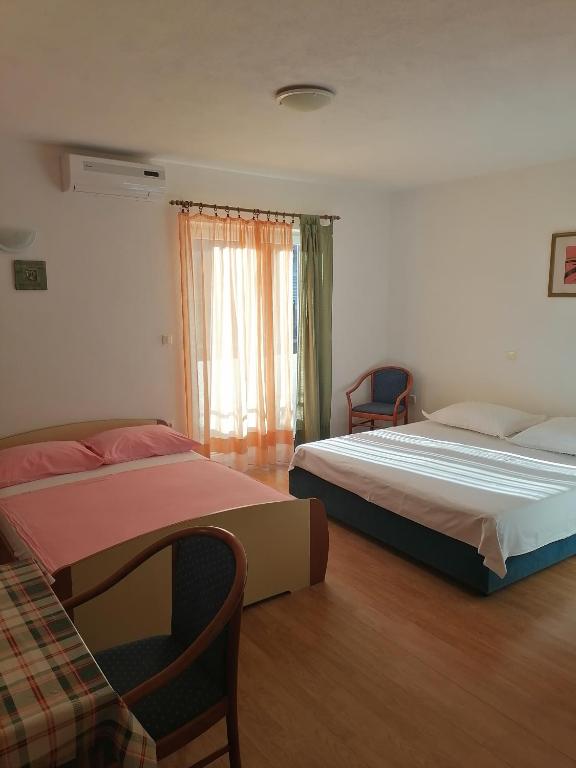 Fotografia z galérie ubytovania Apartments with a parking space Dugi Rat, Omis - 7481 v Dugi Rat