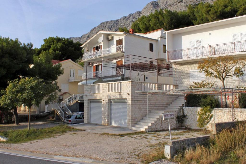 Fotografia z galérie ubytovania Apartments with a parking space Medici, Omis - 7483 v Mimiciach