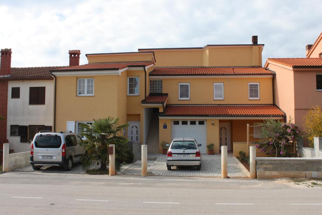 Apartments for families with children Stinjan, Pula - 7423