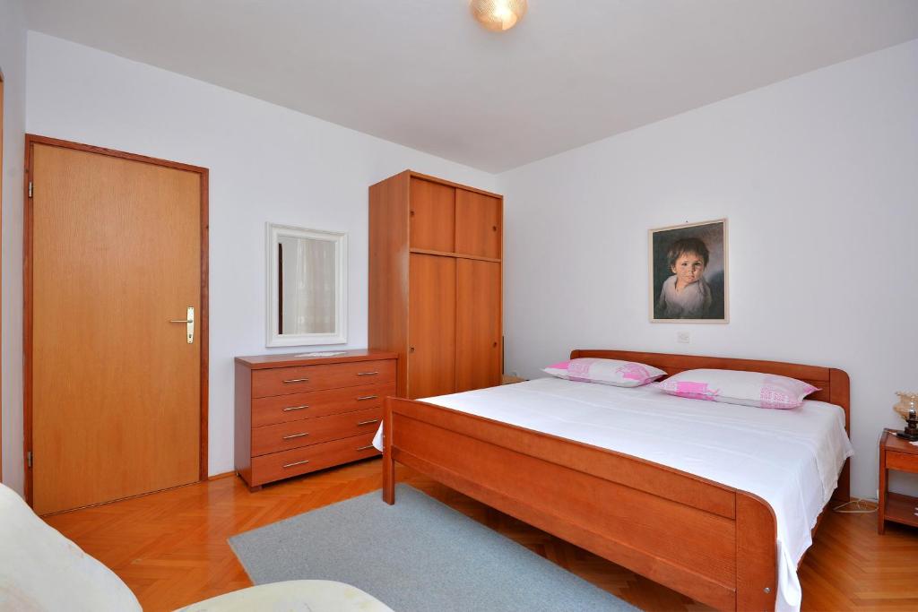 Posteľ alebo postele v izbe v ubytovaní Apartment Pisak 7521c