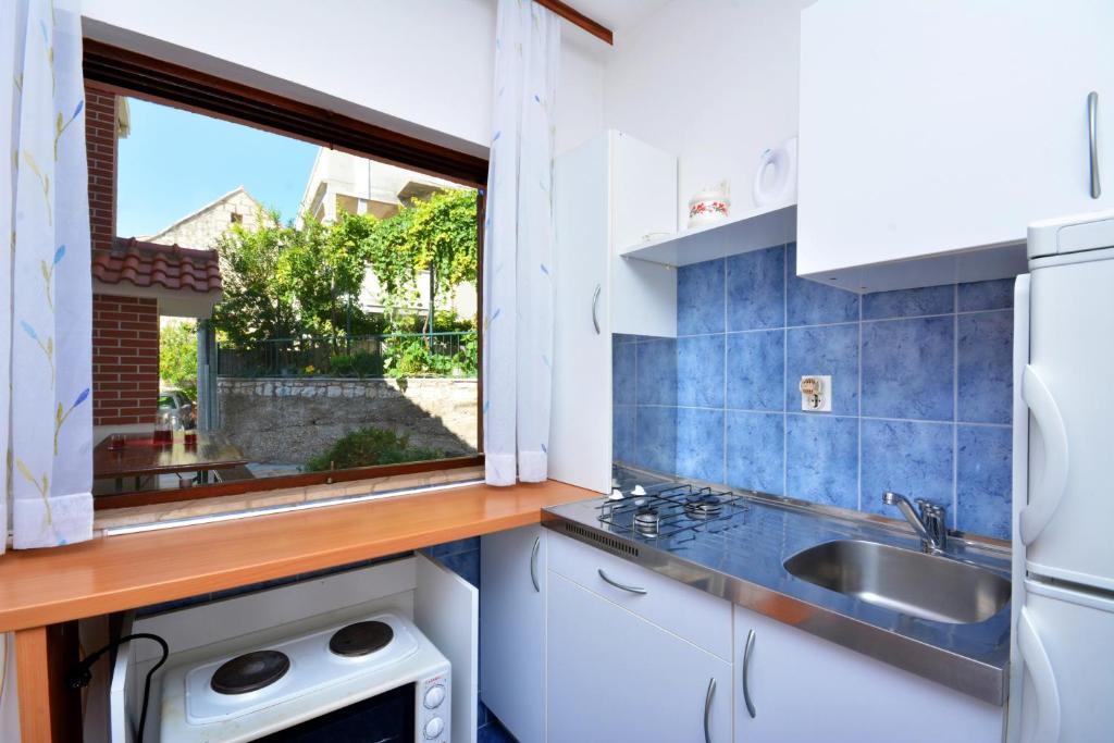 Kuchyňa alebo kuchynka v ubytovaní Apartment Pisak 7521c