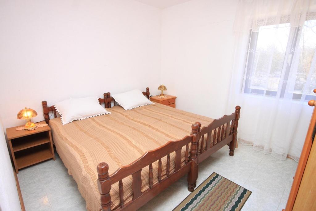 Posteľ alebo postele v izbe v ubytovaní Apartments with parking spaces Rogoznica - 7541