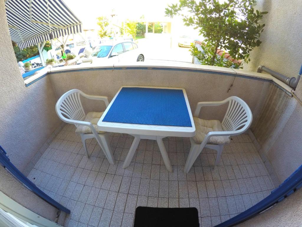 Bazén v ubytování Apartments with a parking space Biograd na Moru, Biograd - 6201 nebo v jeho okolí