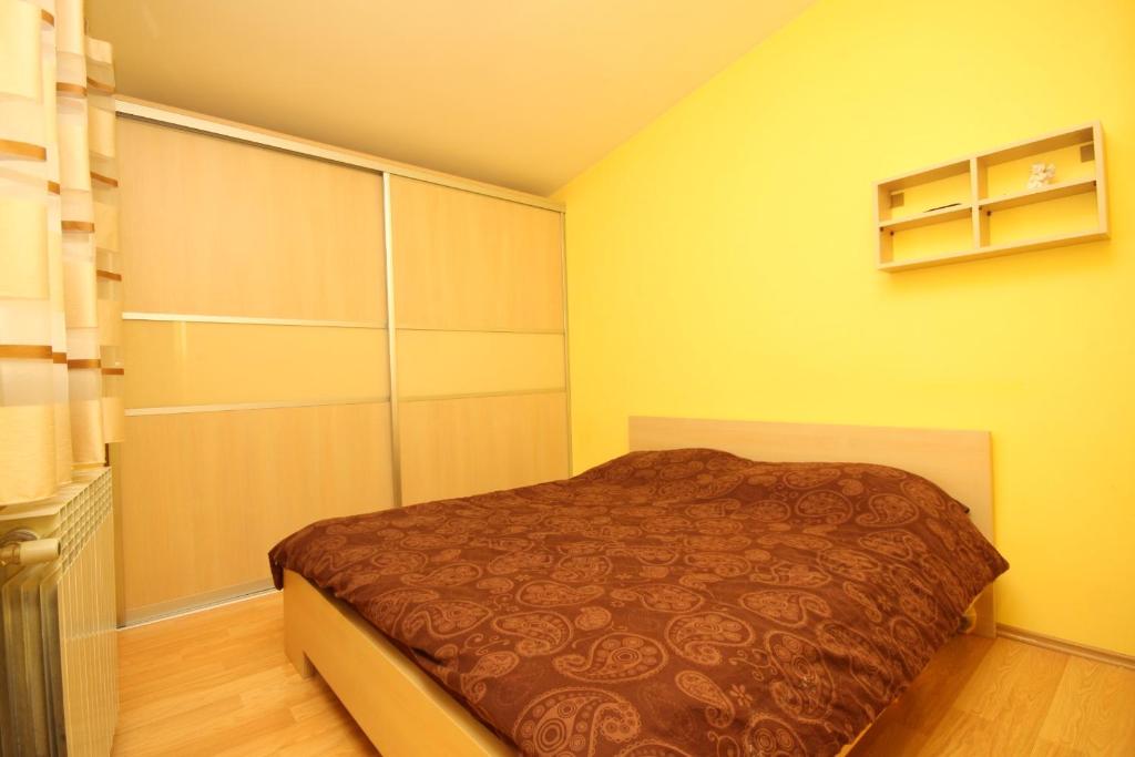 Llit o llits en una habitació de Apartments with WiFi Split - 7563
