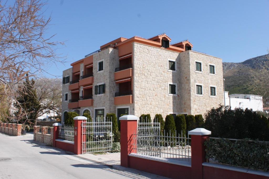 Fotografia z galérie ubytovania Apartments by the sea Podstrana, Split - 7594 v destinácii Podstrana