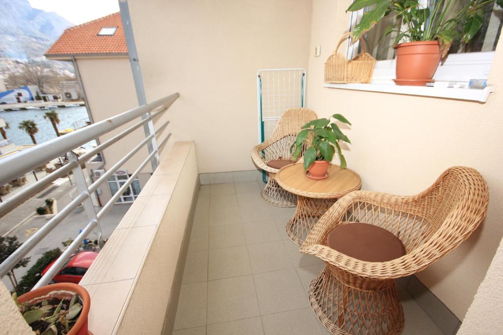 Fotografia z galérie ubytovania Apartments by the sea Omis - 7577 v Omise