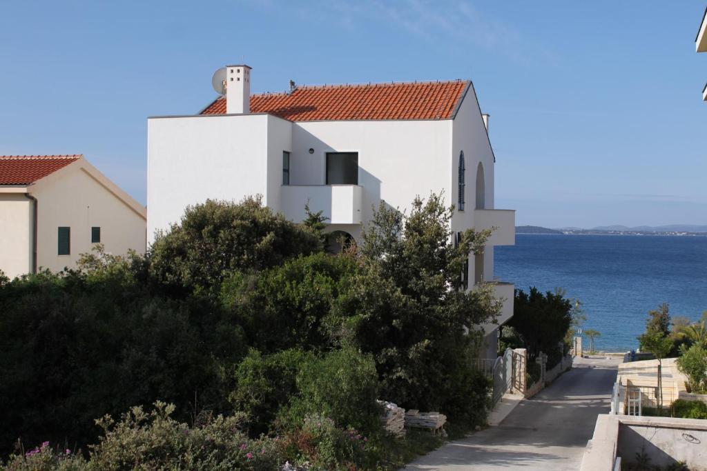 Zdjęcie z galerii obiektu Family friendly seaside apartments Kozino, Zadar - 6184 w Petrčane