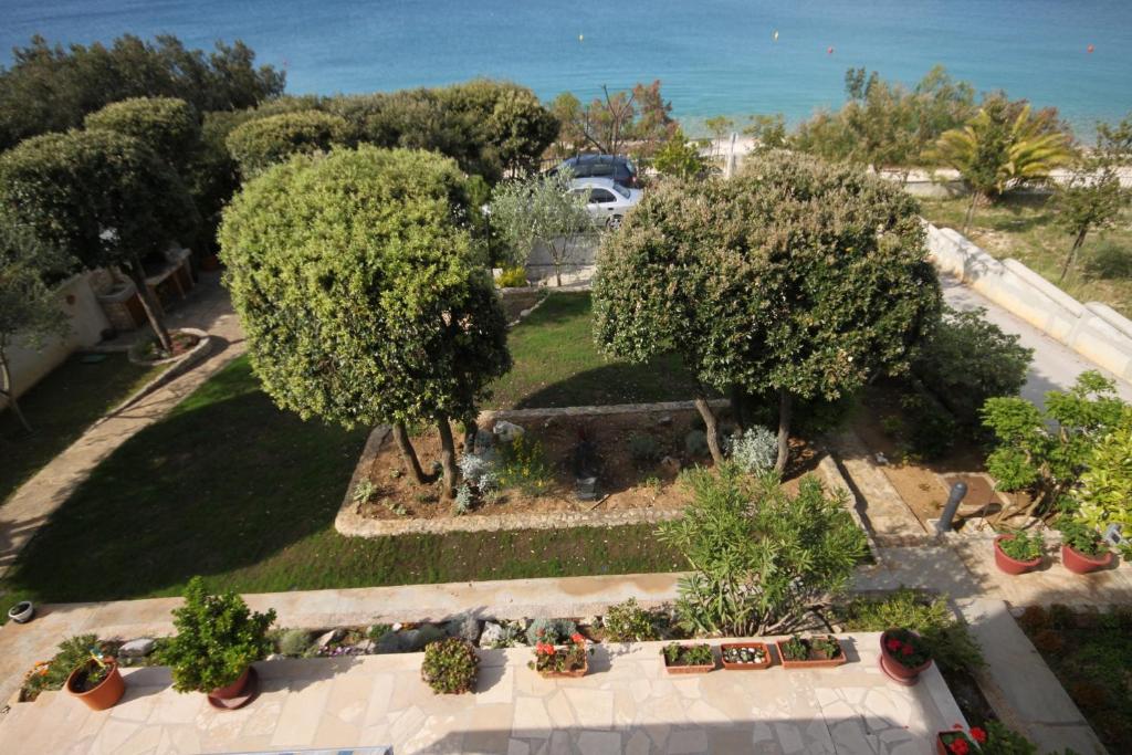 Zdjęcie z galerii obiektu Family friendly seaside apartments Kozino, Zadar - 6184 w Petrčane