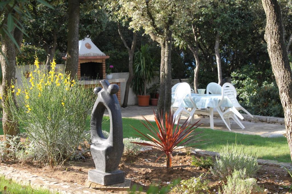 Zdjęcie z galerii obiektu Family friendly seaside apartments Kozino, Zadar - 6184 w Petrčane