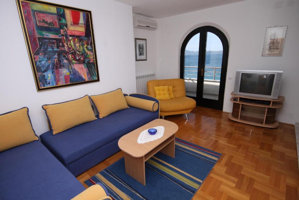 Zdjęcie z galerii obiektu Family friendly seaside apartments Kozino, Zadar - 6184 w Petrčane