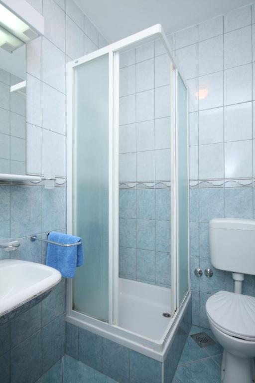 Zdjęcie z galerii obiektu Family friendly seaside apartments Kozino, Zadar - 6184 w Petrčane