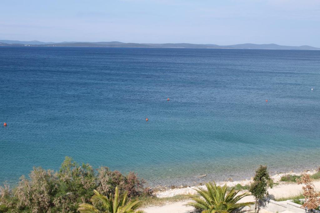 Zdjęcie z galerii obiektu Family friendly seaside apartments Kozino, Zadar - 6184 w Petrčane