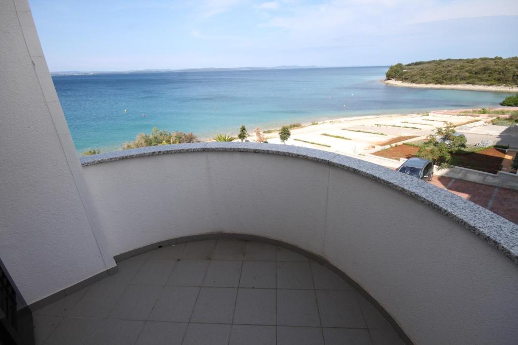 Zdjęcie z galerii obiektu Family friendly seaside apartments Kozino, Zadar - 6184 w Petrčane
