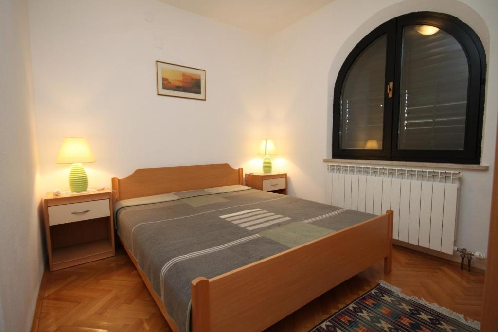 Zdjęcie z galerii obiektu Family friendly seaside apartments Kozino, Zadar - 6184 w Petrčane