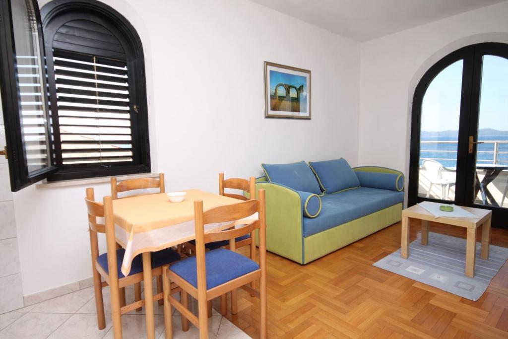Zdjęcie z galerii obiektu Family friendly seaside apartments Kozino, Zadar - 6184 w Petrčane