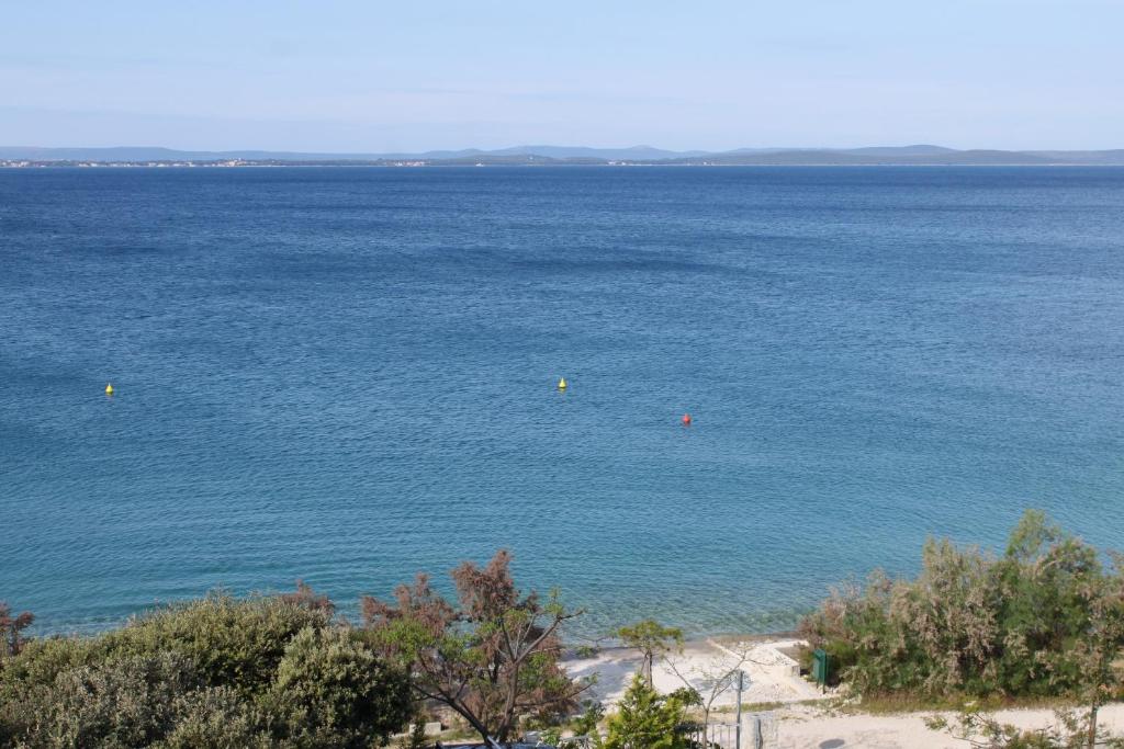 Zdjęcie z galerii obiektu Family friendly seaside apartments Kozino, Zadar - 6184 w Petrčane