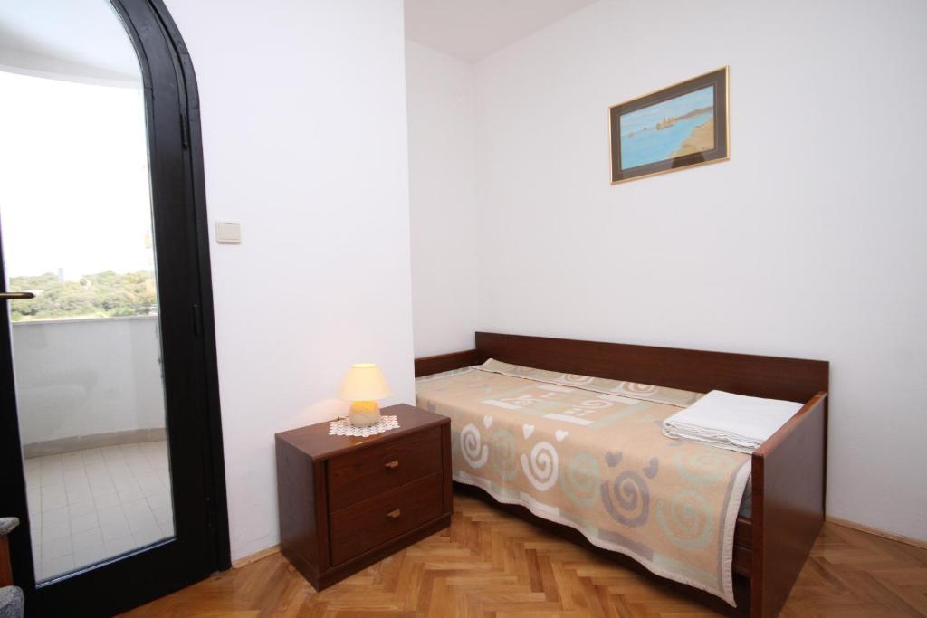 Zdjęcie z galerii obiektu Family friendly seaside apartments Kozino, Zadar - 6184 w Petrčane