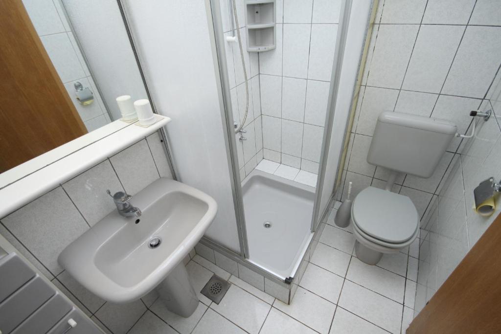 Zdjęcie z galerii obiektu Family friendly seaside apartments Kozino, Zadar - 6184 w Petrčane