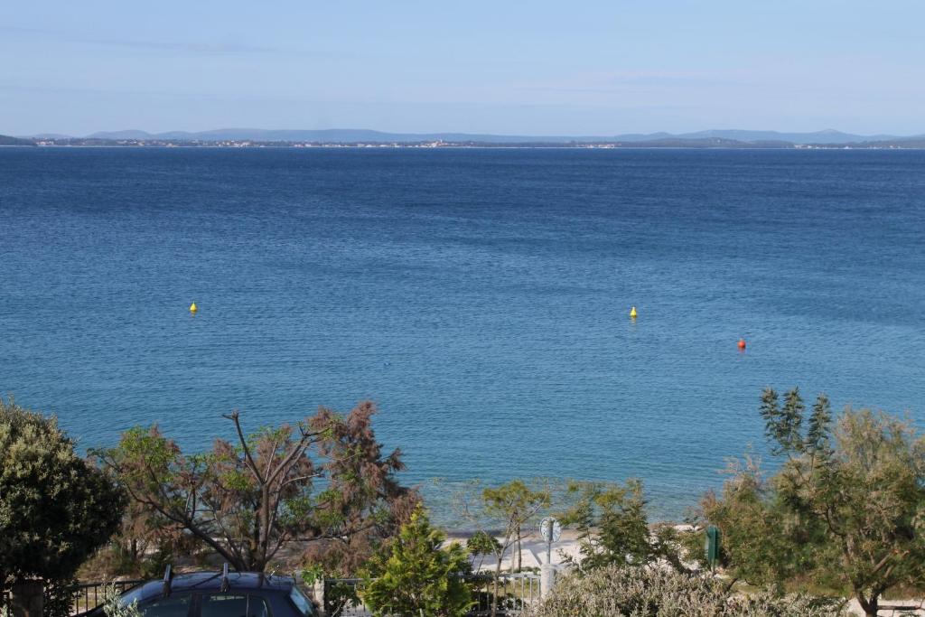 Zdjęcie z galerii obiektu Family friendly seaside apartments Kozino, Zadar - 6184 w Petrčane
