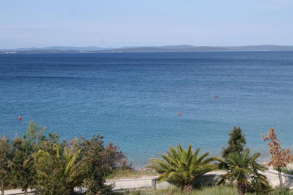Zdjęcie z galerii obiektu Family friendly seaside apartments Kozino, Zadar - 6184 w Petrčane