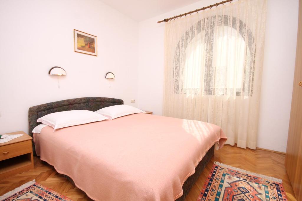 Zdjęcie z galerii obiektu Family friendly seaside apartments Kozino, Zadar - 6184 w Petrčane
