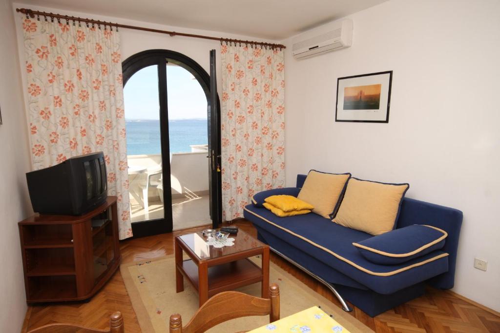 Zdjęcie z galerii obiektu Family friendly seaside apartments Kozino, Zadar - 6184 w Petrčane