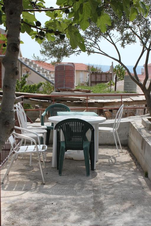 two chairs and a table with a table and chairs at Apartments with a parking space Sveti Petar, Biograd - 6174 in Sveti Filip i Jakov
