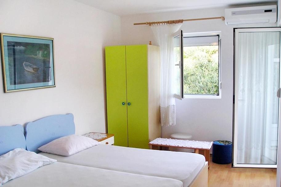 a bedroom with a green cabinet and a bed at Apartments with a parking space Sveti Petar, Biograd - 6174 in Sveti Filip i Jakov