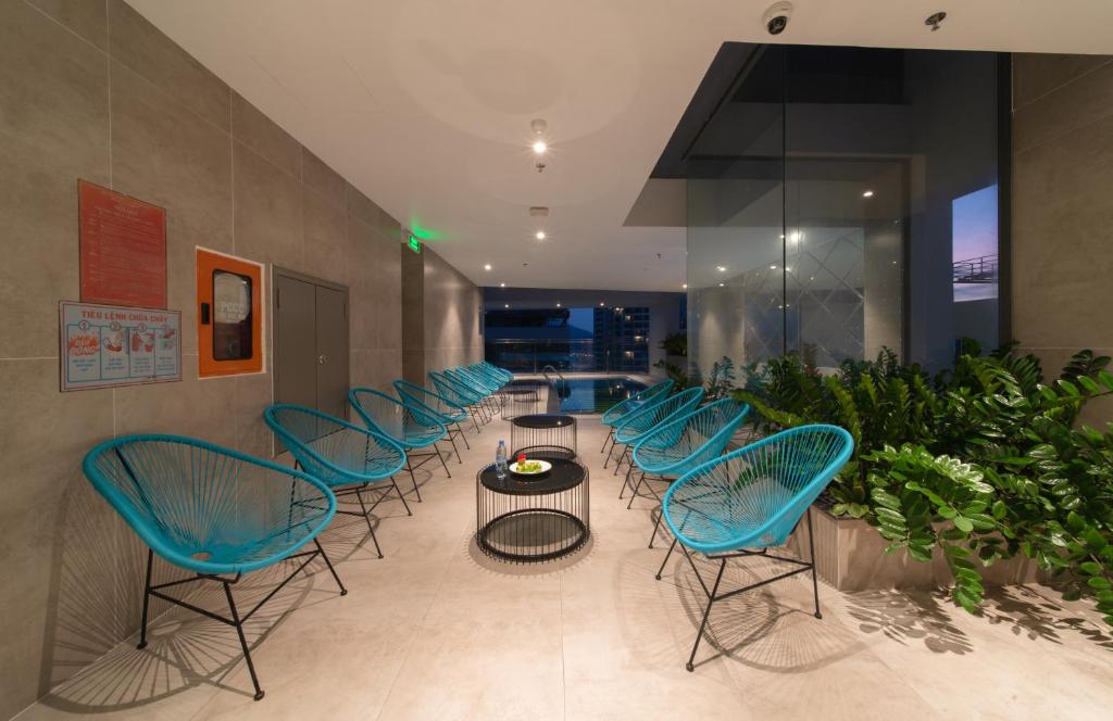 Khu vực ghế ngồi tại The Time Hotel