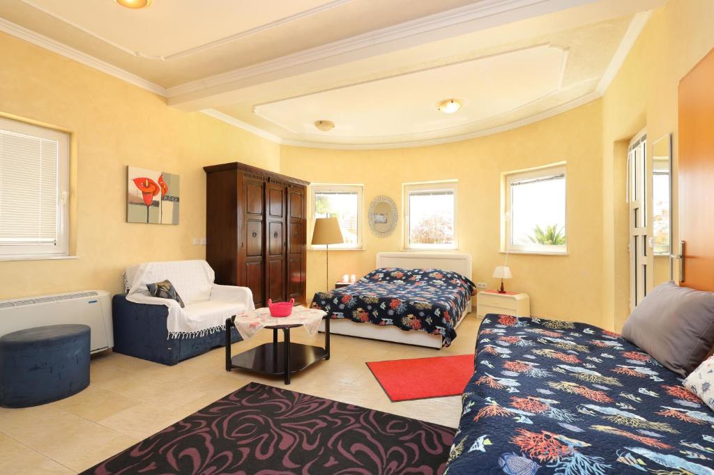 Family friendly seaside apartments Brodarica, Sibenik - 15270 - Estudio Con Terraza Y Vista Al Mar