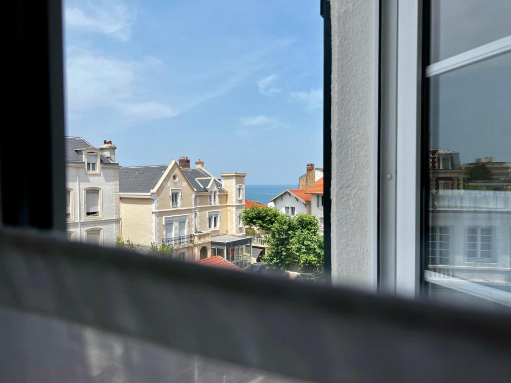 Nespecifikovaný výhled na moře nebo výhled na moře při pohledu z hotelu