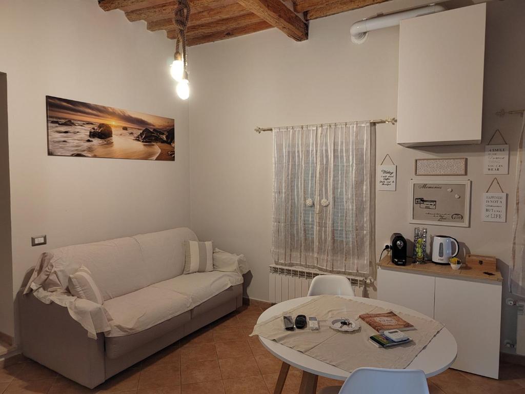 a living room with a couch and a table at Serendipity House in Grosseto