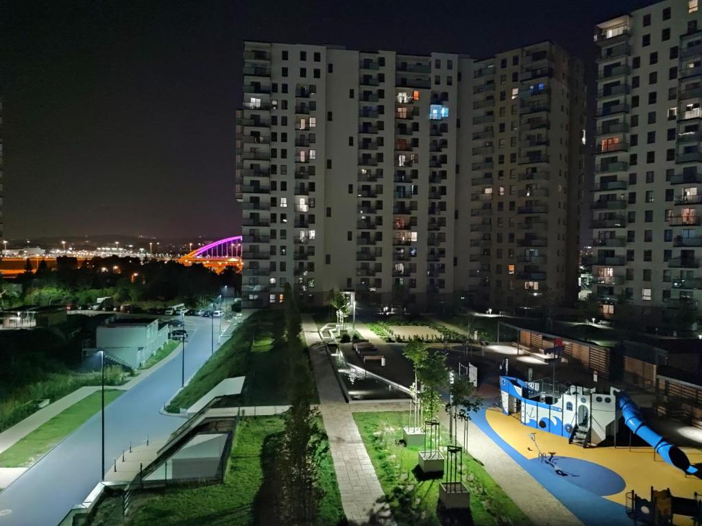 Bazén v ubytovaní Apartament blisko morza Izabella & Lilianna Gdańsk Nowa Letnica alebo v jeho blízkosti
