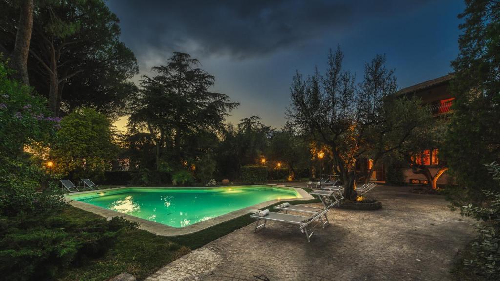 Basen w obiekcie Villa Sylva 6&2, Emma Villas lub w pobliżu